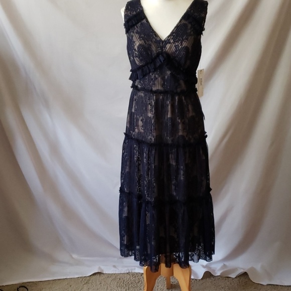 New Lace dress - Picture 1 of 4